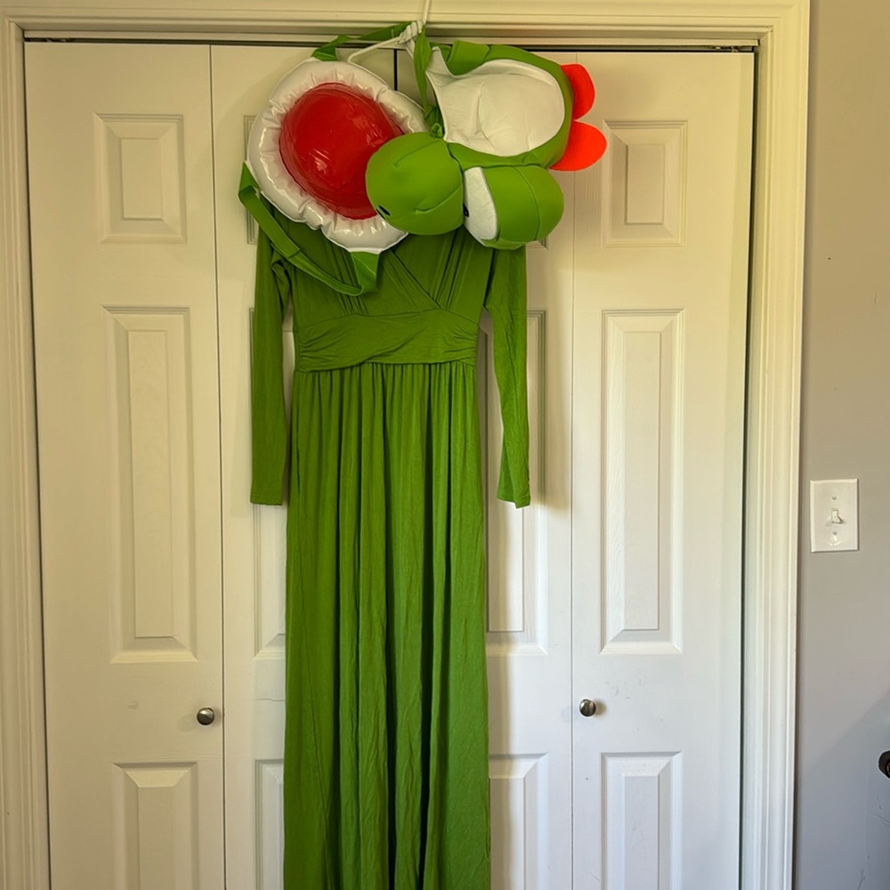 Yoshi super Mario Halloween costume women's medium